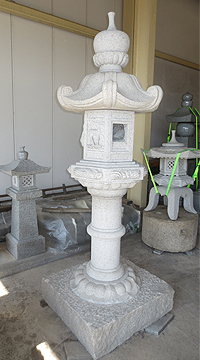 角太閣灯篭　高さ235ｃｍ