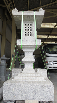 角太閣灯篭　高さ235ｃｍ